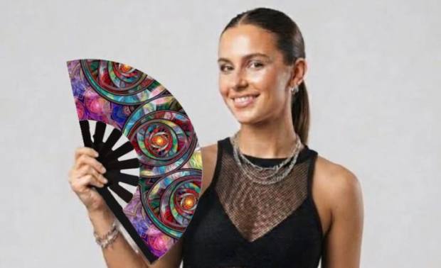Modelo con el abanico Vitral espiral